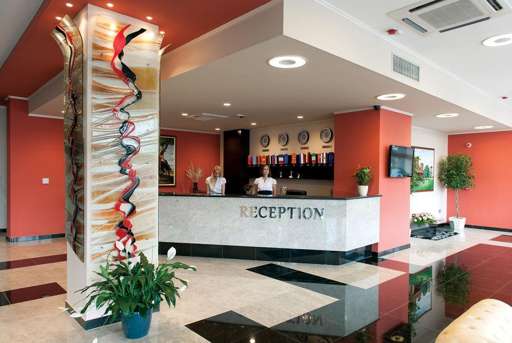 TCC Grand Plaza Hotel Skopje Exterior foto