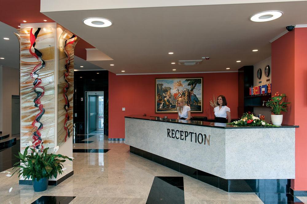 TCC Grand Plaza Hotel Skopje Exterior foto