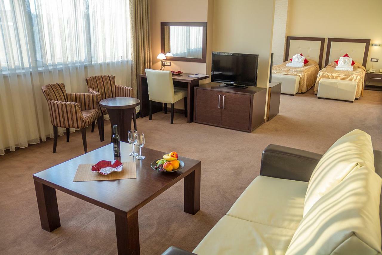TCC Grand Plaza Hotel Skopje Exterior foto